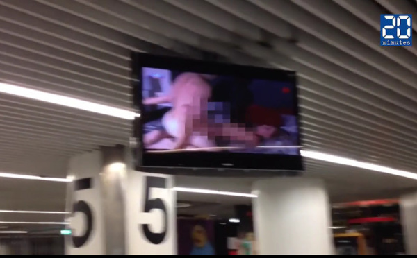 Scandale: Une vidéo po***no diffusée par erreur à l’aéroport