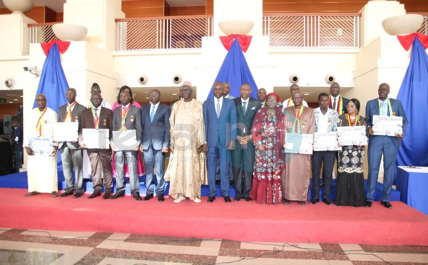 Les images de la cérémonie de remise de médaille de agents du Crédit mutuel du Sénégal