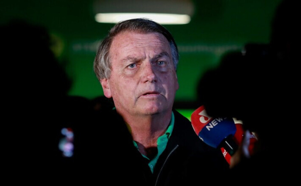 Soupçonné de vouloir fuir le Brésil, Jair Bolsonaro placé sous bracelet électronique
