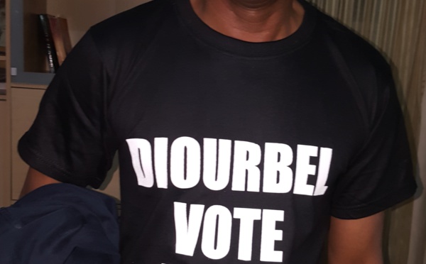 Elhaj Dia vote "Oui"