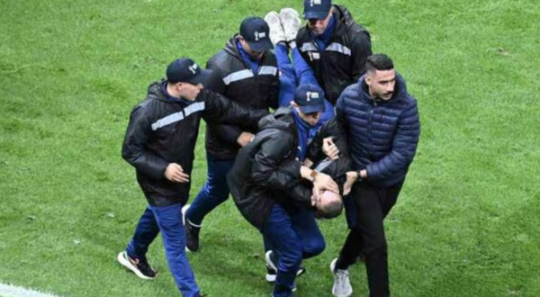La mâchoire arrachée, un stadier blessé par des supporters sénégalais