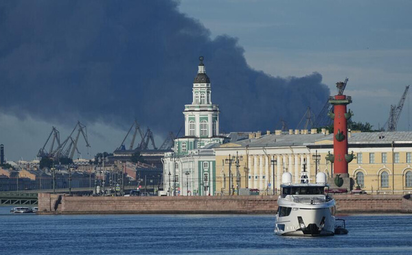 Des drones ukrainiens visent Saint-Pétersbourg, la Russie promet de riposter