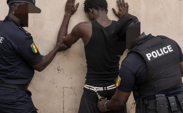 Le danseur Malaw SECK arrêté, des perles découvertes autour des reins