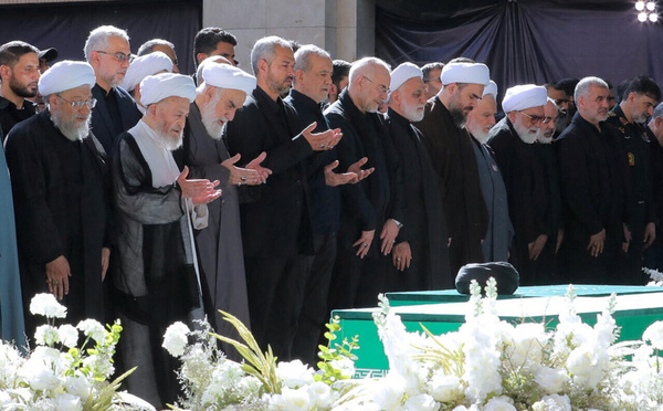 Aux funérailles de Khamenei, la colère des Iraniens contre les monarchies du Golfe