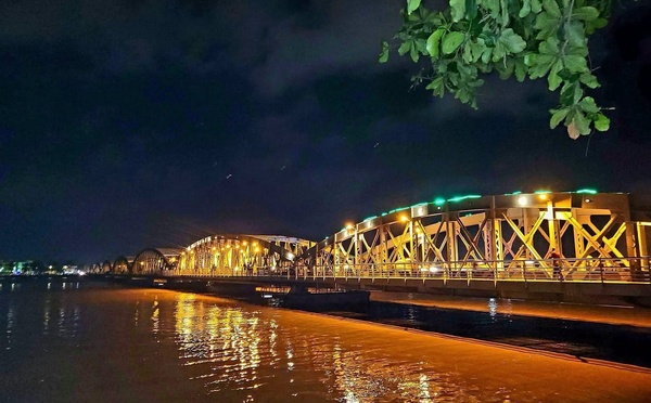 La nostalgie lumineuse du Pont Faidherbe