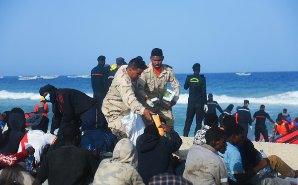 Au large de la Mauritanie, les garde-côtes arrachent à l'océan cent soixante-dix-neuf âmes en dérive, dont une immense majorité de ressortissants sénégalais