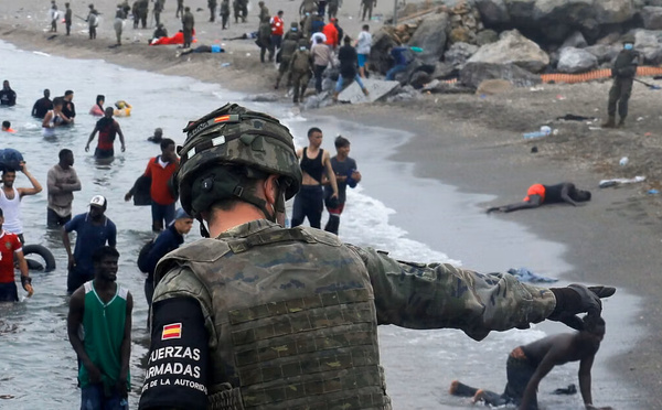 L'Espagne mobilise ses forces militaires à Ceuta pour endiguer l'afflux massif de migrants en provenance du Maroc