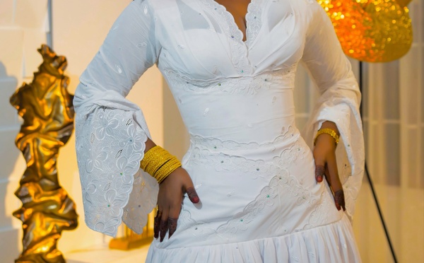 Le Magal de Touba sous le charme : l’élégance intemporelle de la diva Mia Guissé