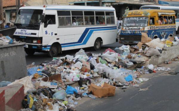 Dakar étouffe sous les déchets et l’anarchie : il est temps de reprendre la ville en main