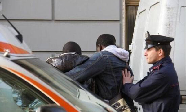 Italie : un musicien sénégalais incarcéré à Livourne après plusieurs violations d’une mesure judiciaire