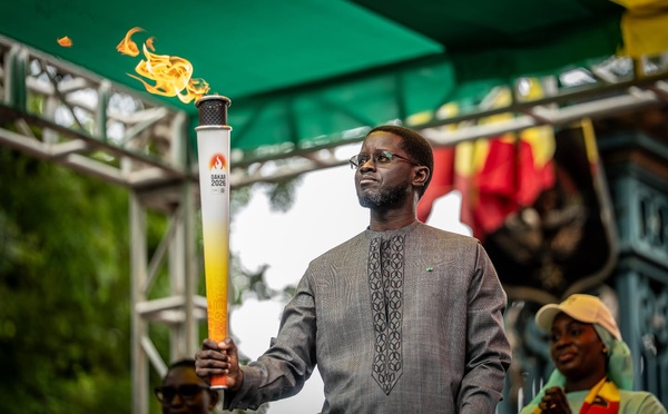 Un moment historique pour l'Afrique : Le Président Bassirou Diomaye Faye accueille la Flamme olympique à Dakar en prélude aux JOJ 2026