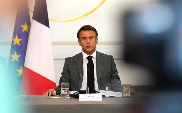 À l’Élysée, Emmanuel Macron réunit les chefs de partis pour examiner les répercussions nationales des crises internationales