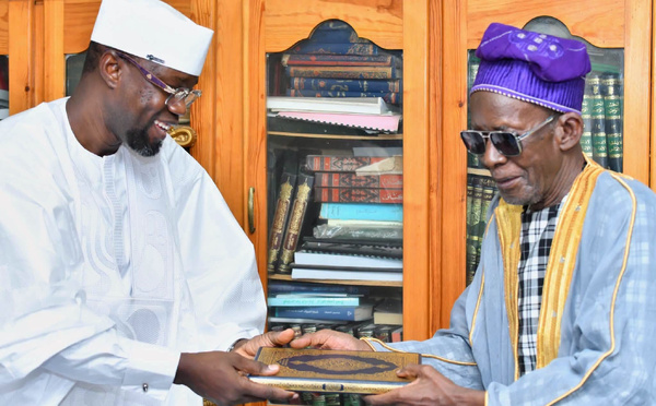 Deuil de Serigne Cheikh Macky Niass :Ousmane Sonko présente ses condoléances au Khalife Cheikh Mahi Niass