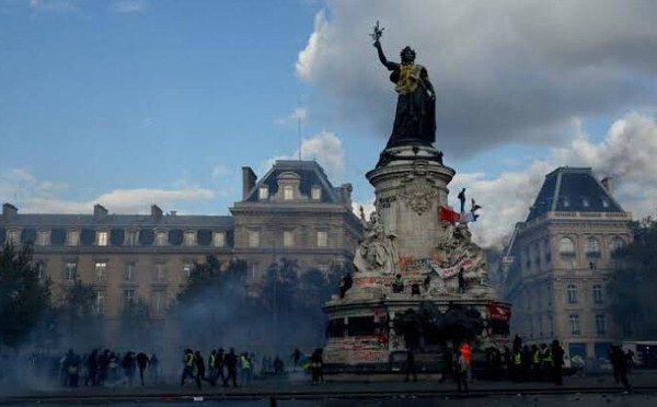 Couvre-feu à Paris sur la place de la République et les rues autour des Halles de 22h à 6h