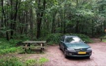 Depuis six mois, ils vivent dans leur voiture près des bois