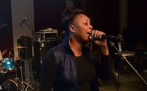 Titi chante Happy Birthday à Youssou Ndour au Dock Haussman de Paris. Regardez...