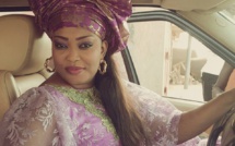 Arret sur image : Sadya Seck épouse de Sanekh au volant