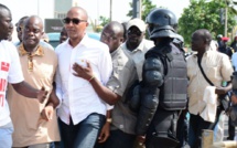 Suffocant après avoir reçu un jet  de grenade, Abdoul Mbaye évacué en taxi