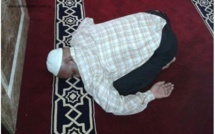 Alors que son retour  est attendu par ses élèves, l'enseignant Babacar Thioune tombe en syncope et...meurt en pleine prière