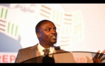 Au Liberia, Akon fait une blague à propos de Donald Trump