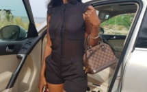 Queen biz seins en l’air sans soutien gorge!