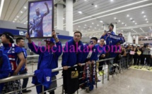 Arrêt sur image: Demba Bâ accueilli en Chine en grande pompe