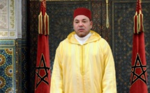 Accompagné du ministre de l'Intérieur, le Roi Mohamed VI prie à la Grande Mosquée