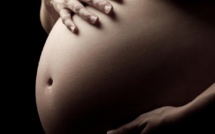 ​Engrossée, la femme de l’émigré enterre son bébé vivant