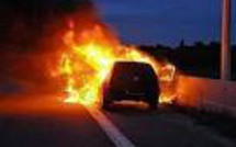 Une voiture prend feu aux Mamelles occasionnant un embouteillage indescriptible dans…