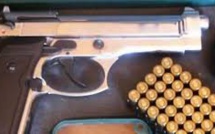​À 75 ans I.B. est appréhendé à l'aéroport avec un pistolet et des munitions dans ses bagages 