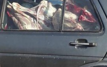 Ca se passe au Sénégal: une voiture délabrée remplie de viande que l'on suppose destinée à la consommation, sans remplir les normes de conservation