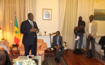Des militants de l'Apr se donnent en spectacle pour les 20.000 euros offerts par le Pr Macky Sall