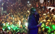 Bousculade geante au Cices: Youssou chante dans le chaos