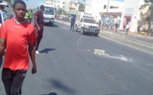 Pour manifester leur courroux, des partisans du maire Bamba Fall barrent l'avenue Blaise Diagne