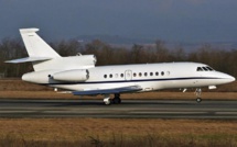Me Wade va débarquer à Dakar à bord de ce Falcon 900 loué depuis Dubaï... Ce que l'on sait déjà...L'épouse de l'ancien Pr  en compagnie de Bro, Mamadou Ndiaye et Me Amadou Sall parmi les passagers...