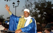 Accompagné de deux médecins, Me Wade, fraichement revenu au bercail, se rend d'abord à Tivaouane puis à Pire sur recommandation du khalif général des mourides