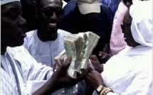 DIOURBEL : Aminata Tall en mode guichet automatique !
