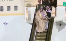 Le gros moment de solitude du roi d'Arabie saoudite à sa descente d'avion