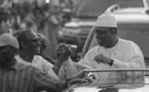 Arrêt sur image: Macky s'arrête à Mekhe pour saluer son ami Mamadou Mbengue Gueye