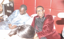 Quand Dame Dieng, patron de leral.net, baptise à Paris devant Youssou Ndour...