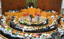 DPG : des ministres mangent tranquillement à l’Assemblée en pleine séance