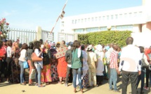 (8 photos) – Grande mobilisation des partisans de Khalifa Sall au tribunal… (8 photos) – Grande mobilisation des partisans de Khalifa Sall au tribunal…