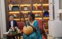 Quand Marième Faye Sall joue de la Kora pour...