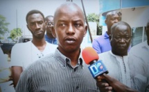 MBOUR : Devant le refus d'Ecobank de payer leurs salaires, les enseignants bloquent les guichets de l'agence