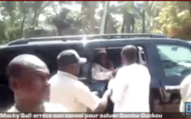 Tournée économique en Casamance : Macky Sall arrête son convoi pour saluer Samba Gakou