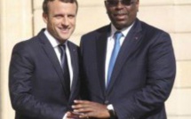 Forum de Dakar : Macron remet 500 millions à Macky