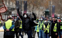 Mobilisation en baisse chez les "Gilets jaunes", des violences à Paris