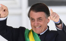 Jair Bolsonaro prête serment et jure que le Brésil "ne sera jamais rouge"