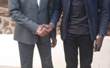 Arrêt sur image! Johnson Mbengue, l'ami de l'élite, posant avec "You" et Macky
