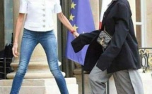 Arrêt sur image! Pourquoi Mme Macron écarte toujours les jambes ?
